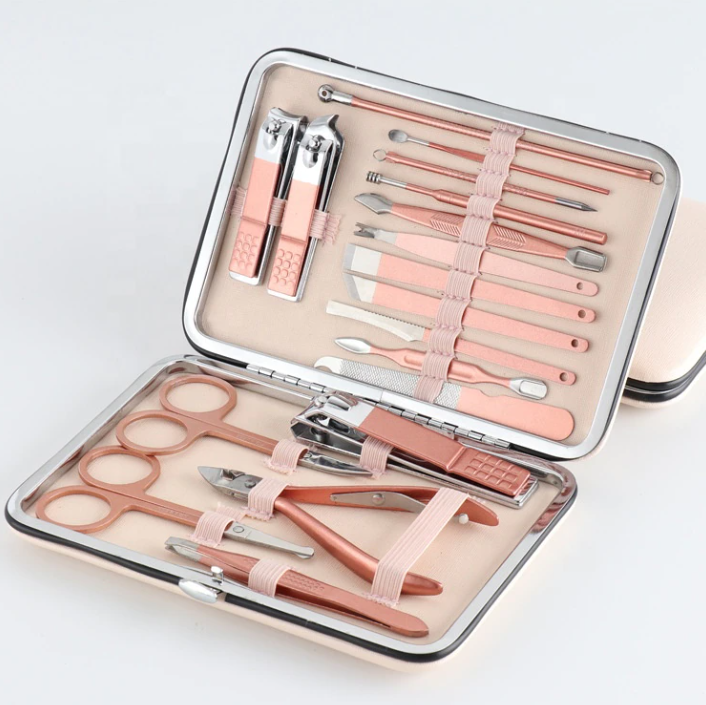 1+1 CADOU: Trusa COMPLETA Mani-Pedi de 18 piese din OTEL Inoxidabil si Accesorii Pentru Ingrijire Faciala incluse in Geanta de Depozitare