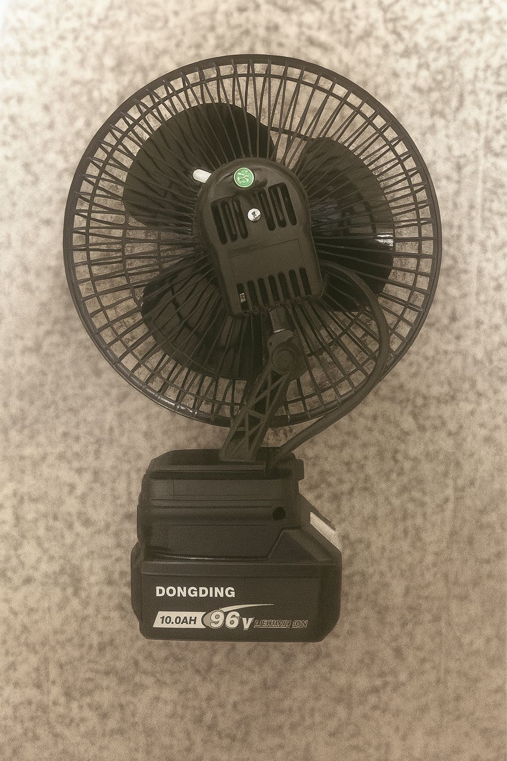 Ventilator Portabil Cu Acumulator Puternic – Baterie 96V + Încarcator CADOU